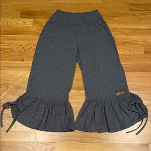 Matilda Jane cropped ruffle pants size Medium